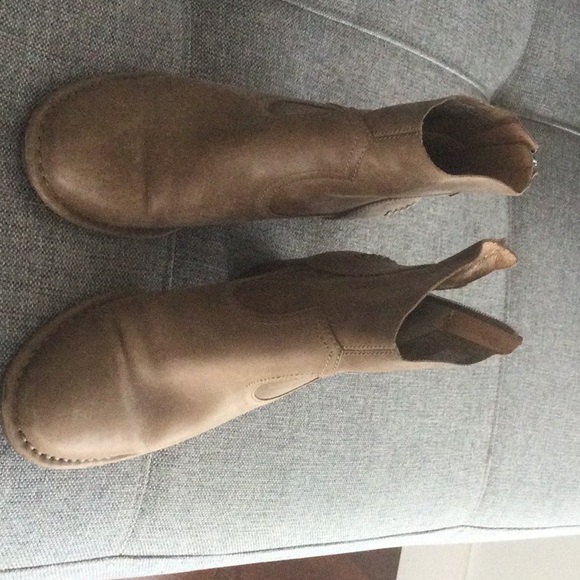 UGG boots size US 7.5 - Picture 3 of 6